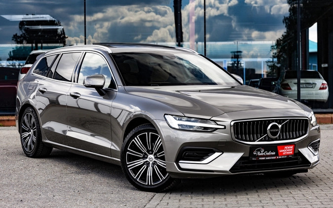 Volvo V60 cena 114900 przebieg: 104584, rok produkcji 2019 z Gryfice małe 781